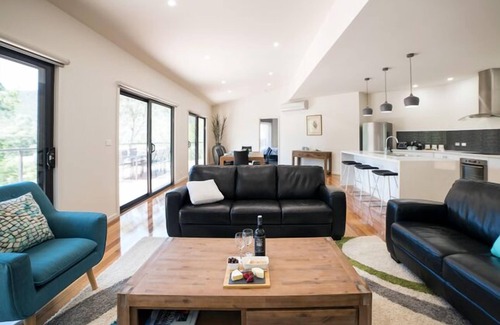 Halls Gap House | Golton in the Gap - Immerse yourself in the serenity of the Grampians landscape