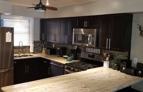 Lakeside Park Villa | Gondola Lodge Main House Downstairs 2 Bedrooms