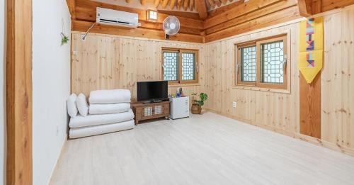Gongju House | Gongju Goma Guesthouse