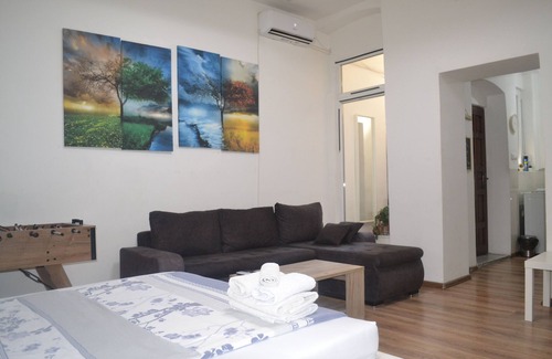 Sarajevska Apartment | Good located, Quiet & Cozy apartment - perfect for two people!
