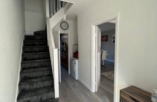 Redbridge House | Good sized family home awaits for you to enjoy