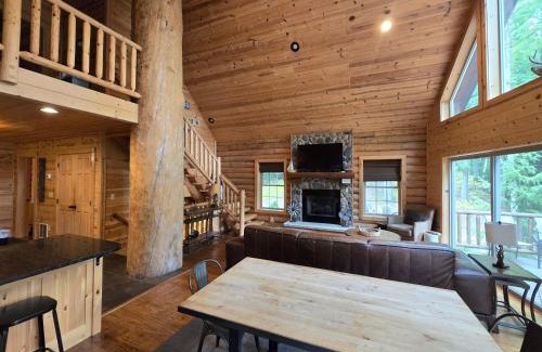 Oakland House | Good Time Pine