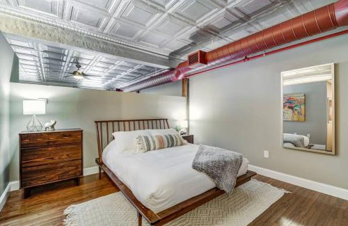 Downtown Cleveland House | Good Vibes Loft - DT CLE Walk To All The Stadiums