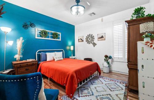 Glenmont Estates House | Goodyear Gem Jacuzzi Grill Outdoor Oasis
