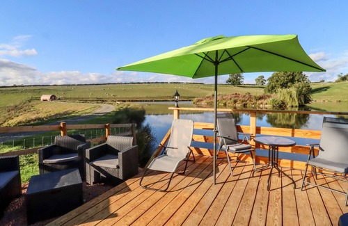 Upper Sapey Cottage | GOOSE POD, pet friendly, with hot tub in Clifton Upon Teme