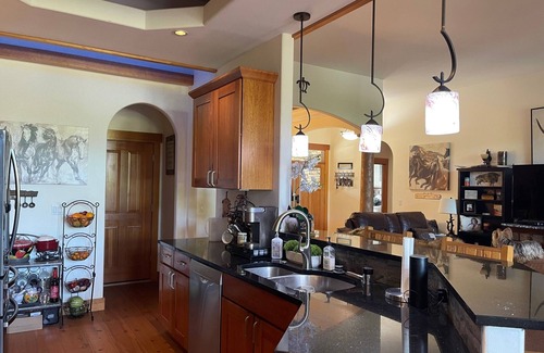 Hood River House | Gorge Getaway!.Custom Home w/Heated Pool/Hot tub/Sauna/Theatre room