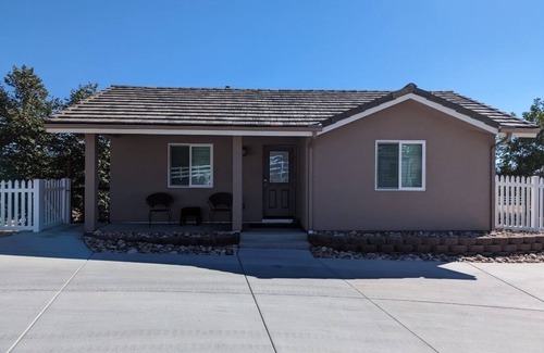 Alpine House | GORGEOUS 1 BED GUEST HOME