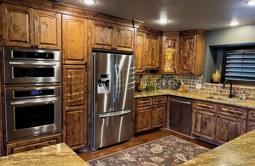 Friendswood House | GORGEOUS 1-BR, 1-BATH RANCH HOUSE Near Downtown Houston with AMAZING POOL &PATIO