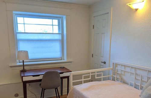 Congress Park House | Gorgeous 2 Bdrm Congress Park Condo month to month
