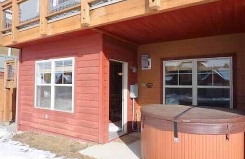 Fraser Condo | Gorgeous 2 Bed-2 Bath, personal hot tub, steps to shuttle/trails/grocery!