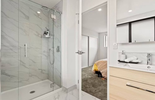 Henderson House | Gorgeous 2 Bed Henderson Stay