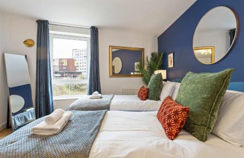 Greenwich West Apartment | Gorgeous 2 BR 3 Min from Greenwich Station