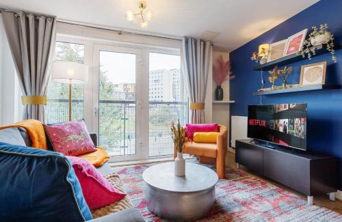Greenwich West Apartment | Gorgeous 2 BR 3 Min from Greenwich Station
