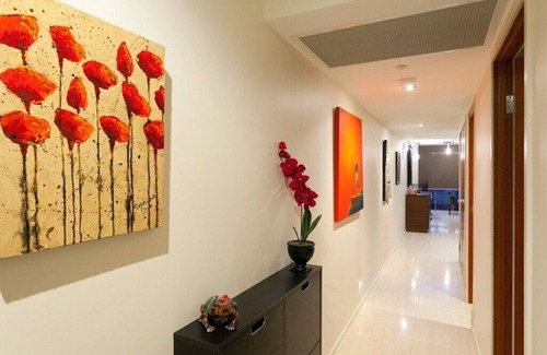 New Farm House | Gorgeous 2BR Penthouse with Skyline View