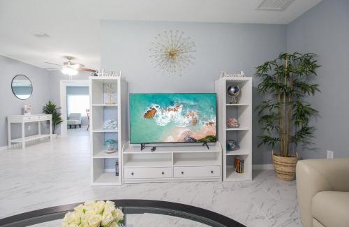 Sarasota House | Gorgeous 3 BR home minutes from Siesta Key - Edgewater Bungalow