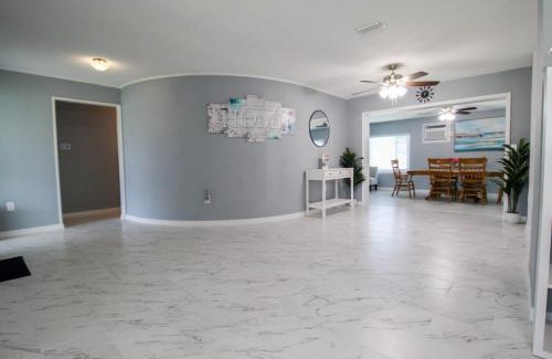 Sarasota House | Gorgeous 3 BR home minutes from Siesta Key - Edgewater Bungalow