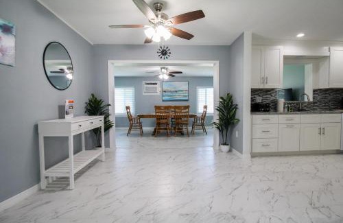 Sarasota House | Gorgeous 3 BR home minutes from Siesta Key - Edgewater Bungalow