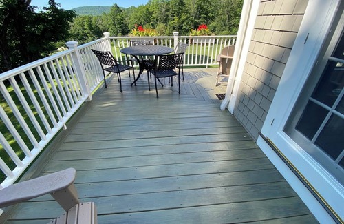 Corinth Cottage | Gorgeous 3-BR Song Sparrow Cottage. Gardens, trails, breathtaking foliage.