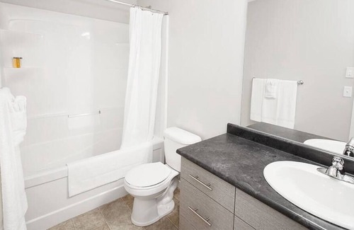 Fort Gary House | Gorgeous 4 Bedroom Townhouse in South Winnipeg