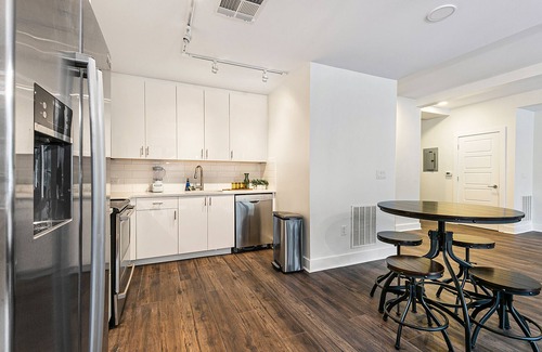 Central Business District Apartment | Gorgeous 4BR Condo Steps to FQ