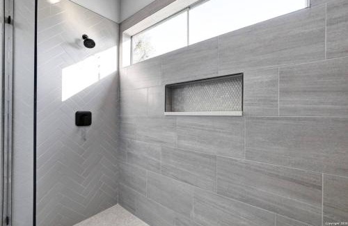 Jefferson House | Gorgeous 6BR Sleeps 18 w Hot Tub