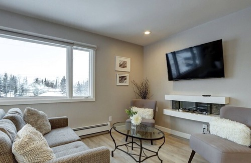 Spenard Apartment | ✴Gorgeous Apartment - Awesome Location✴