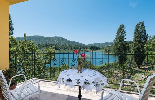 Ploce Apartment | Gorgeous apartment in Bacina