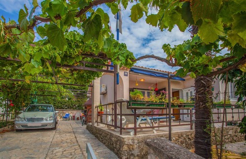 Cres Apartment | Gorgeous apartment in Cres with kitchen