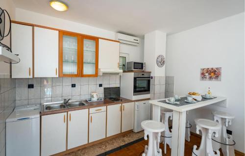 Galovac Apartment | Gorgeous Apartment In Galovac With Wifi