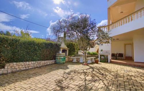 Lukoran Apartment | Gorgeous Apartment In Lukoran With House Sea View