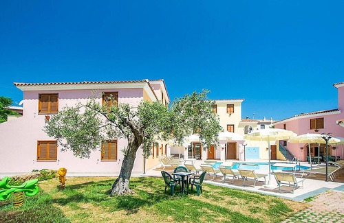 Sos Alinos Apartment | Gorgeous apartment in Orosei with WiFi