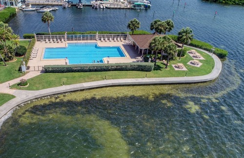 Siesta Key Condo | Gorgeous Bay View, WiFi/Cable, Walk to Beach, 2 Heated Pools, Tennis/Pickleball | Updated Baths!