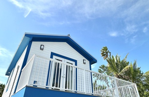 Midtown House | Gorgeous beach bungalow just steps from the beach!