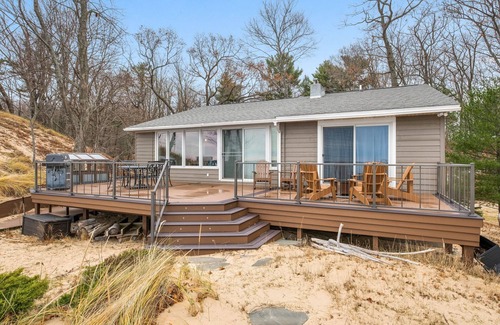 Bluffton House | Gorgeous Beach! Lakefront + Wooden Deck