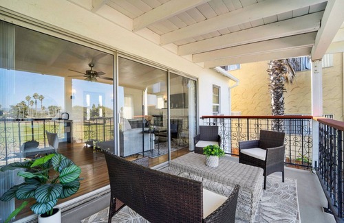 Ocean Beach Villa | Gorgeous Beach Villa - Ocean Views + Sleeps 12!
