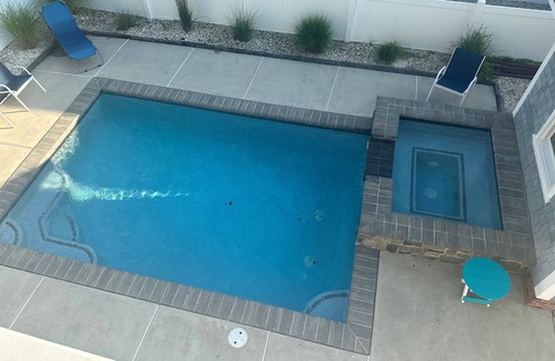 Avalon House | GORGEOUS BEACHBLOCK HOME WITH OCEANVIEWS, HEATED SWIMMING POOL AND ELEVATOR!