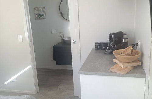Whangamata Cottage | Gorgeous Boutique Cottage. Private, sunny in great location. Just magic!nnn