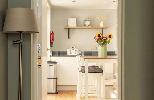 Gifford House | Gorgeous central 3 bed house - free parking & garden (15 min walk to Royal Mile)