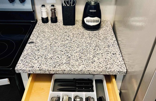 Auburn Condo | Gorgeous Condo across from Vet School - King Bed, Full Kitchen, Pool