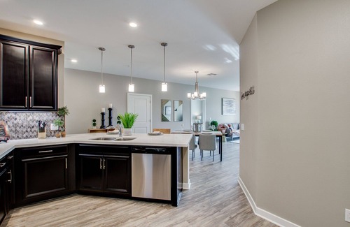 Chandler Condo | Gorgeous Condo Large Resort Pool & mountain views! 30 Night Min!