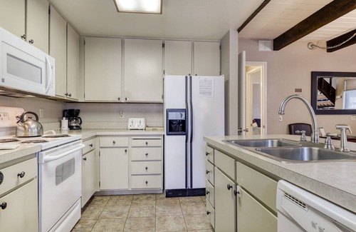 Tennis Village Condo | Gorgeous Condo with Shared Hot Tub and Pool - SHARC Passes Included