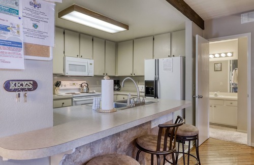 Tennis Village Condo | Gorgeous Condo with Shared Hot Tub and Pool - SHARC Passes Included
