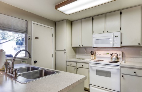 Tennis Village Condo | Gorgeous Condo with Shared Hot Tub and Pool - SHARC Passes Included