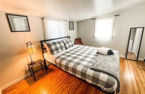 Central Colorado Springs House | Gorgeous cottage downtown COS pet friendly