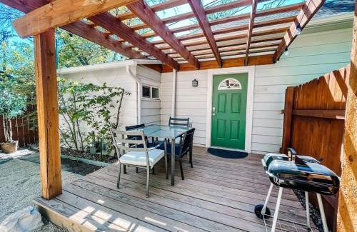 Central Colorado Springs House | Gorgeous cottage downtown COS pet friendly