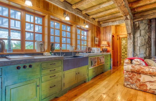 Government Camp Ski Chalet | Gorgeous custom-built chalet with fireplace & home office - walk to ski/hiking