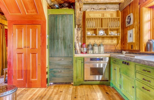 Government Camp Ski Chalet | Gorgeous custom-built chalet with fireplace & home office - walk to ski/hiking