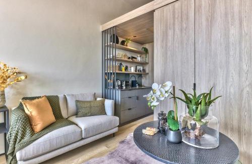 Cape Town City Centre Apartment | Gorgeous Designer Hideaway w/Views at The Harri