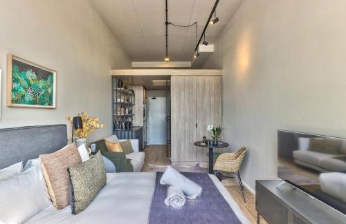 Cape Town City Centre Apartment | Gorgeous Designer Hideaway w/Views at The Harri
