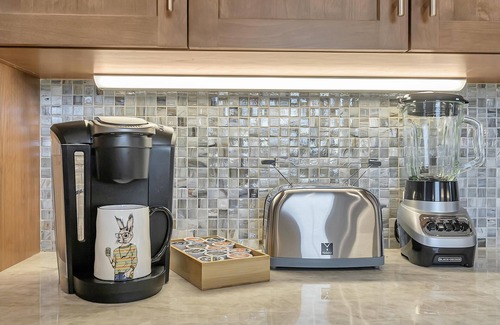 North Los Altos House | Gorgeous Executive Townhouse, Flexible Temporary Stay, Pet Friendly